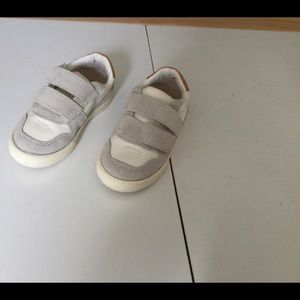 Zara toddler boys sneakers (size 7 US, 23 EUR)